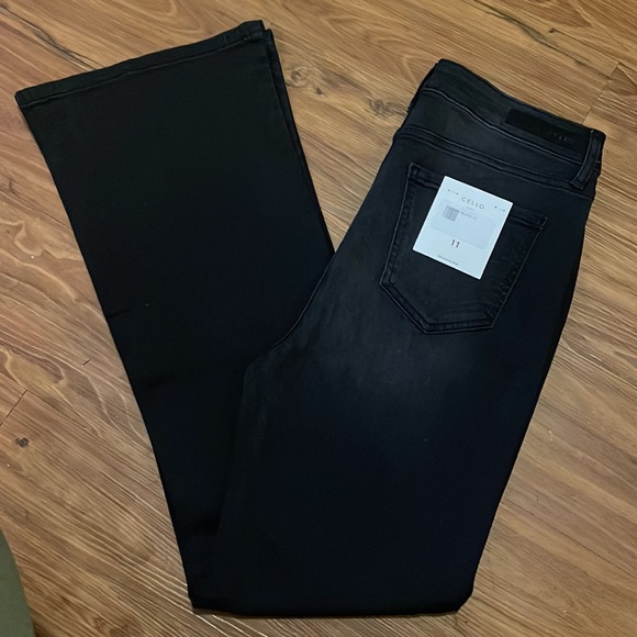 ☃️BOGO50%☃️ 🆕🖤CELLO: BLACK Flare Pull Up Jeans Size 11/30 - Picture 3 of 8